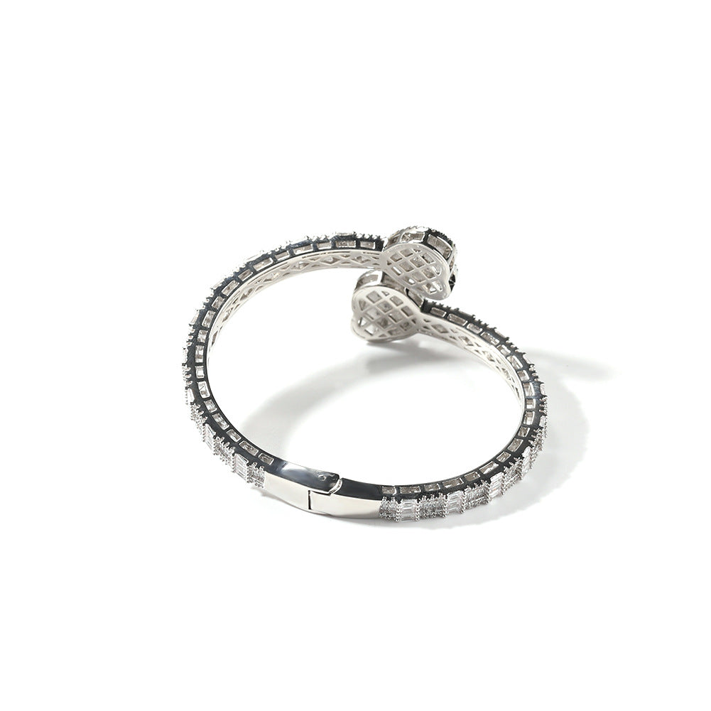Diamond-encrusted Love and Spring Buckle Plain Bracelet