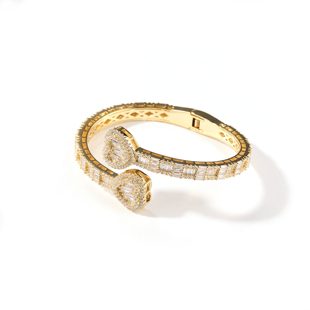 Diamond-encrusted Love and Spring Buckle Plain Bracelet