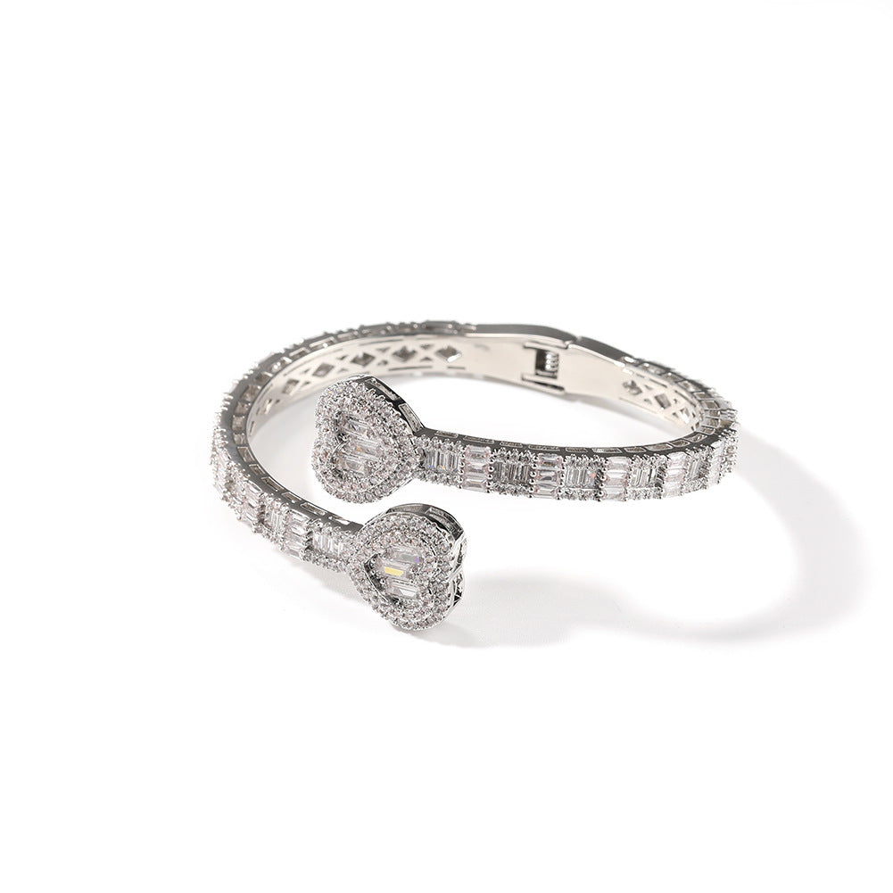 Diamond-encrusted Love and Spring Buckle Plain Bracelet