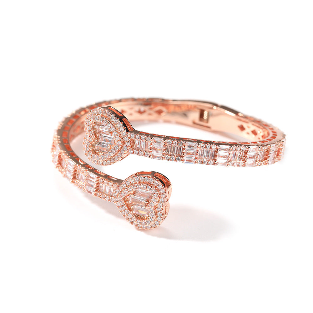 Diamond-encrusted Love and Spring Buckle Plain Bracelet