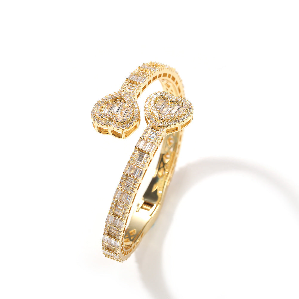 Diamond-encrusted Love and Spring Buckle Plain Bracelet