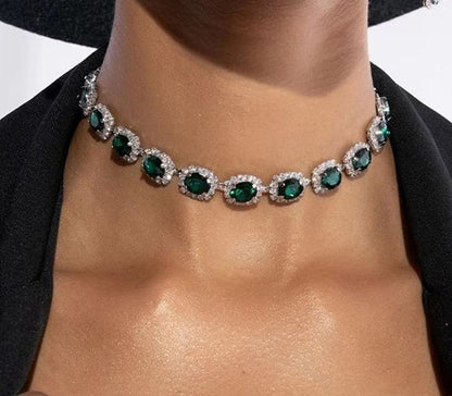 Diamond-paused Emerald Rock Cugar Circular Plain Bracelet