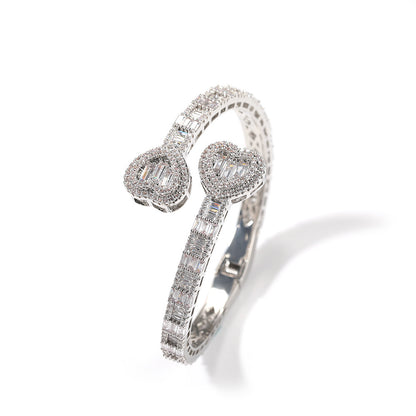Diamond-encrusted Love and Spring Buckle Plain Bracelet